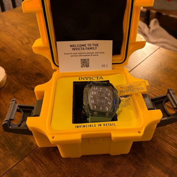 Invicta Men’s Chronograph Watch Green Silicone Strap (48717) | New With Box - Picture 4 of 4